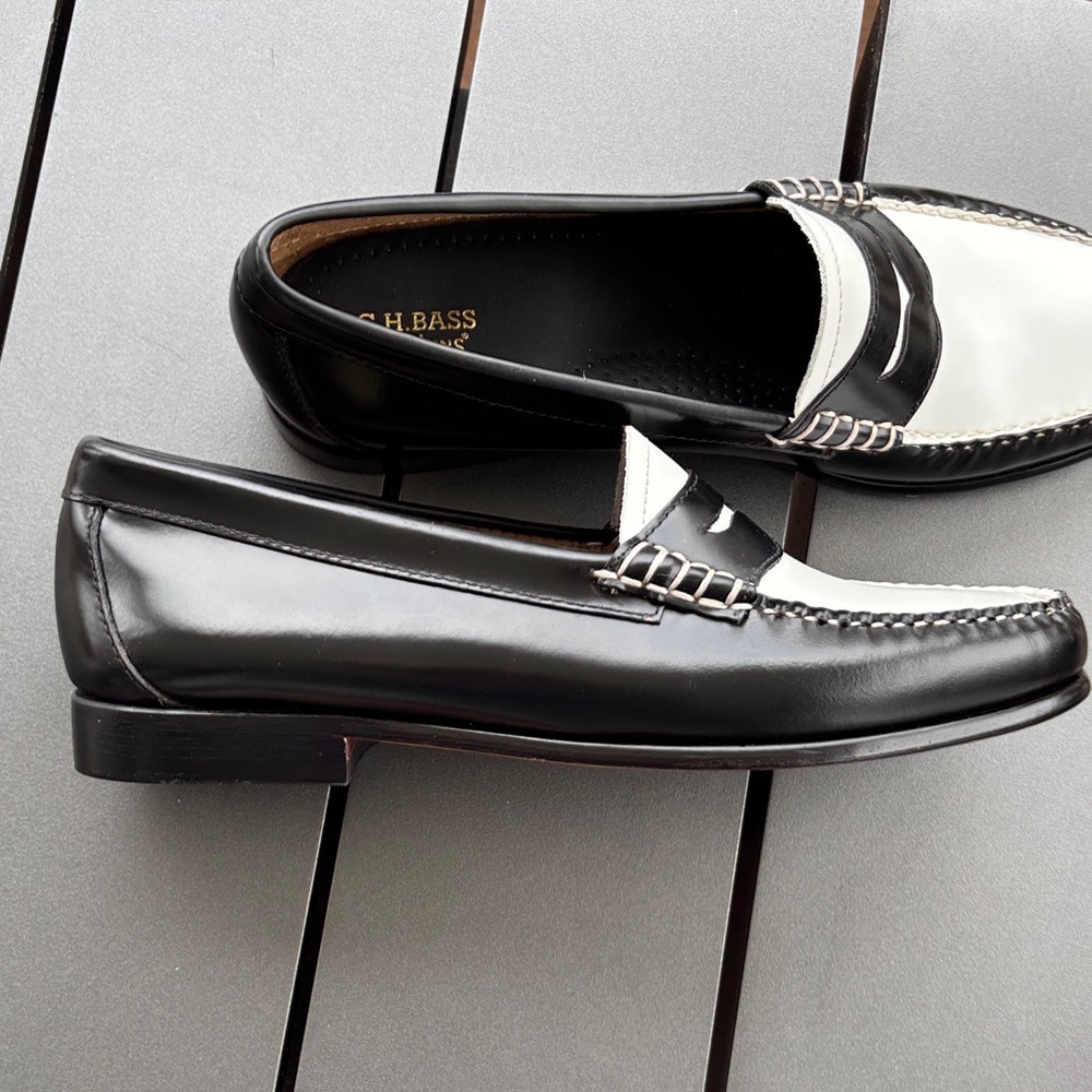NWOT Bass Women's Black and White Loafers - Picture 2 of 4